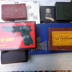 LOT DE 9 BOITES DE P.A ET REVOLVER "VIDES" - Z09