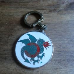 porte clé émail cloisoné  simca racingteam