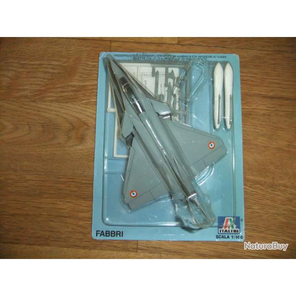 Maquette d'avion  monte Rafale