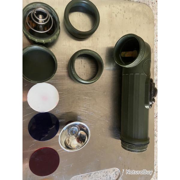 LAMPE MILITAIRE FR TL 122 (POUR PICES)