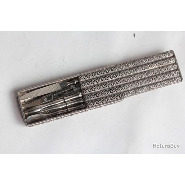 Ncessaire de manucure argent