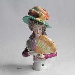 Demi figurine porcelaine Marquise à l'éventail