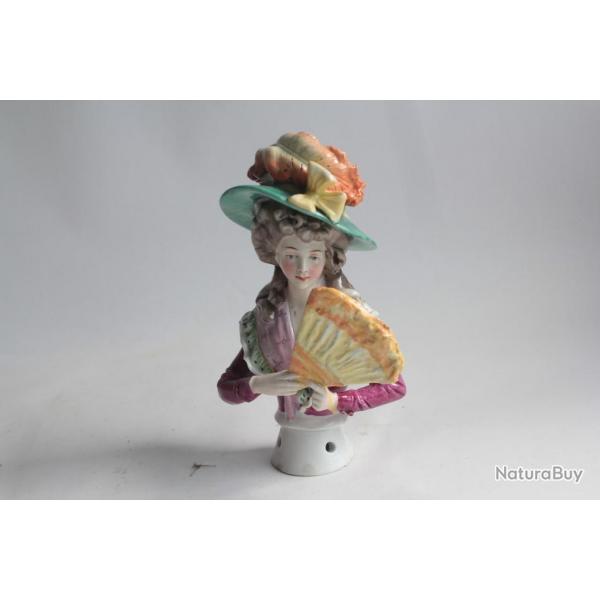Demi figurine porcelaine Marquise  l'ventail