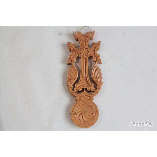 Croix Armnienne Khatchkar bois sculpt