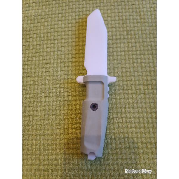 Couteau training copie artisanale du Fulcrum de extrema ratio sport de combats