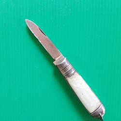 ANCIEN &  PETIT  COUTEAU  TONNEAU  .  AUCUN JEU  .