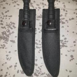 2 Petits couteaux noir avec étui   A25