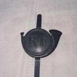 insigne de casque adrian  attention cor 3cm  pour mettre sur un béret  A25.12345