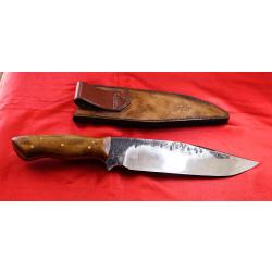 COUTEAU DE CHASSE TYPE "BOWIE" réalisé par artisan coutelier Pièce unique long: 38 cm manche olivier