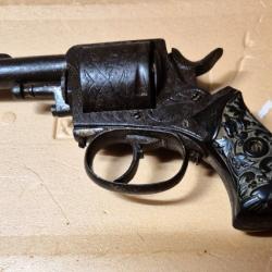 Revolver British Bull Dog, calibre 380 à poudre noire.
