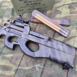 P90 cybergun camouflage + viseur reflex + 2 chargeur Tokyo Marui