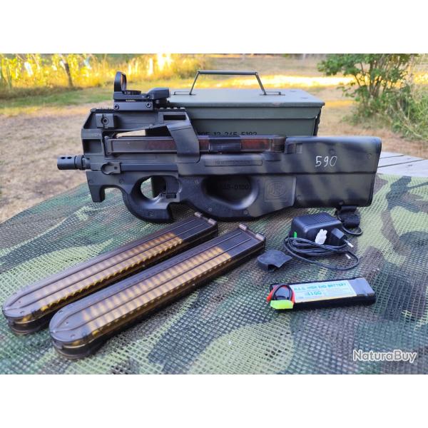 P90 cybergun camouflage + viseur reflex + 2 chargeur Tokyo Marui