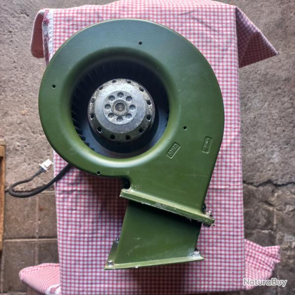 Le ventilateur centrifuge  entre simple