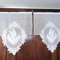Rideaux brise vue Colombe fleurie, crochet Pièce unique fait main.