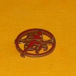152° Régiment d'Infanterie, ovale ajouré, épingle à bascule ,ovale à un diable rouge vif tenant une