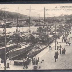CPA - Marine de Guerre Française  -QUAI ALEXANDRE III et le BASSIN DU COMMERCE  N° 3705