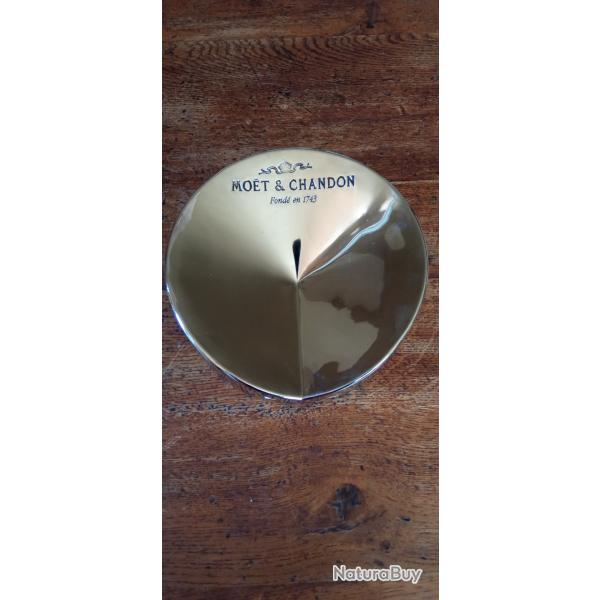 Cendrier publicitaire Mot & Chandon mtal argent 20cm de diamtre ( tat neuf )