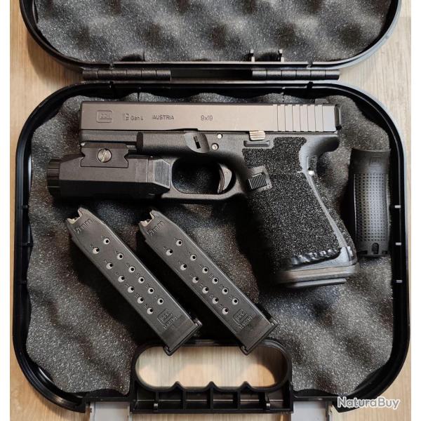 Pistolet semi-automatique GLOCK 19 Gen 4 - Calibre 9x19 + Lampe, slide racker, mallette, 3 chargeurs