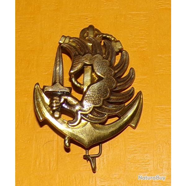 Insigne de Bret PARACHUTISTE , T.A.P. T.D.M, dos guilloch embouti, 2 anneaux , main aile brandiss