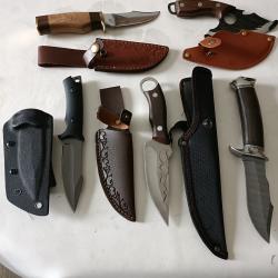 A vendre un lot de 5 différents couteaux de chasse avec étui très tranchant jamais utilisé
