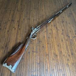 SUPERBE FUSIL A SILEX JUXTAPOSÉS DE LUXE GARNITURES EN ARGENT MASSIF SCULPTÉ SIGNÉ SOVICHE LE CADET.