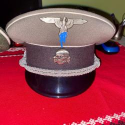 Deux casquettes sous officier SS , reproduction, pour collection bien entendu !