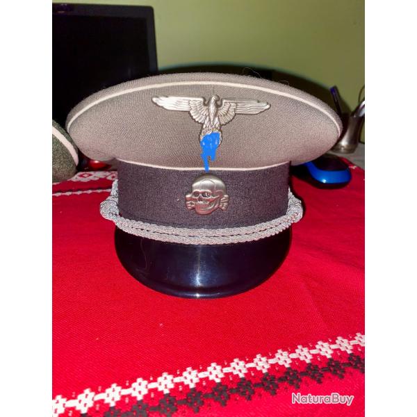Deux casquettes sous officier SS , reproduction, pour collection bien entendu !