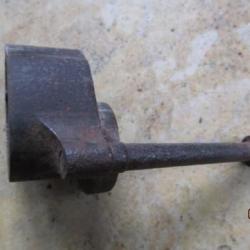 embout embouchoir  lebel  ww1 Berthier 17  ou  M34  ww2 trou de côté pas dessous