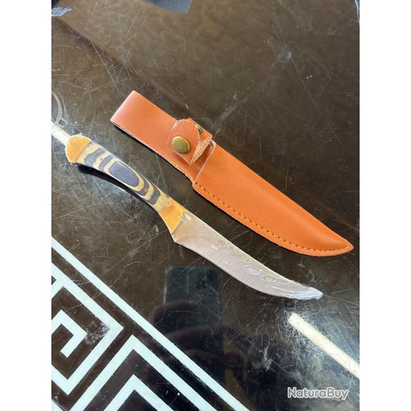 Couteau avec tui NEUF 1euro