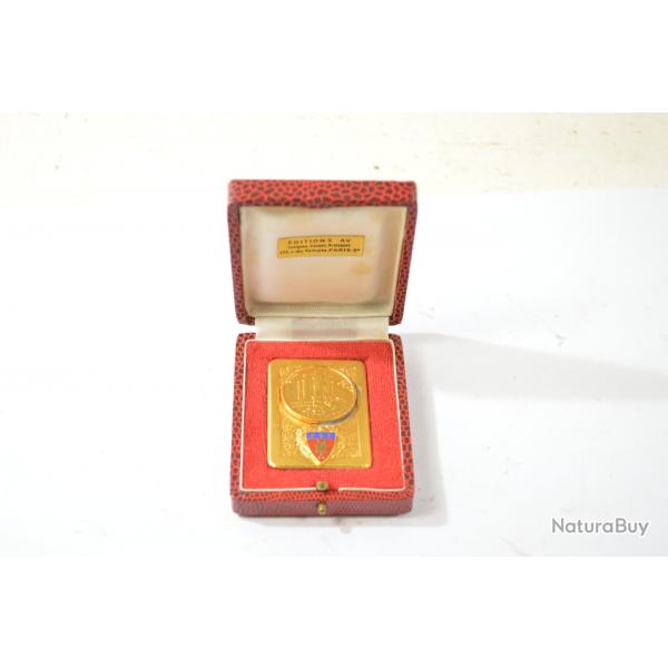 Ancienne mdaille de la ville de Vincennes, traces griffures