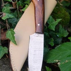 Couteau Skinner Damas Lame Drop Point Acier 256 Couches Manche Rosewood Etui Cuir Fabr Artisanale