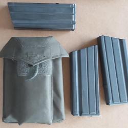 lot de trois chargeurs Famas occasion très bon état dans leur porte chargeur nylon