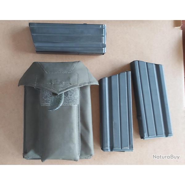lot de trois chargeurs Famas occasion trs bon tat dans leur porte chargeur nylon