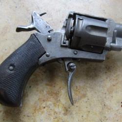 REVOLVER 320 Belge manque petit ressort  ( j'en donne un) +vis de l'axe sinon TB