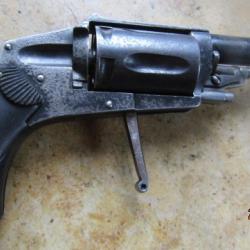 Revolver 6mm vélodog 6 mm SA DA fonctionne parfaitement dessus Manu St Eienne  plaquette abimée