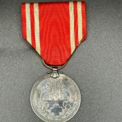 (24.001) Médaille japonaise de la croix rouge