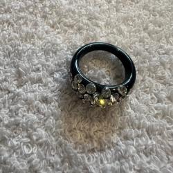 Bague cristaluna mona acrylique noir swarovski cristal 101 303 00