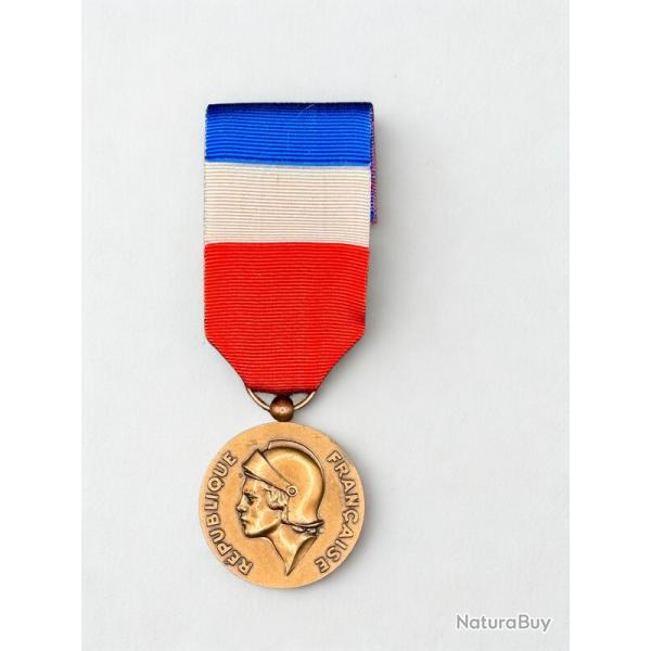 (32.001) Mdaille d'honneur au personnel civil relevant du ministre de la Dfense
