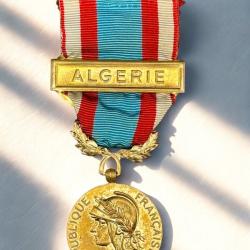(59.007) Médaille commé. des opérations de sécurité et de maintien de l'ordre - Agrafe Algérie