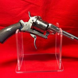 Magnifique révolver  en 9 mm - neuf .