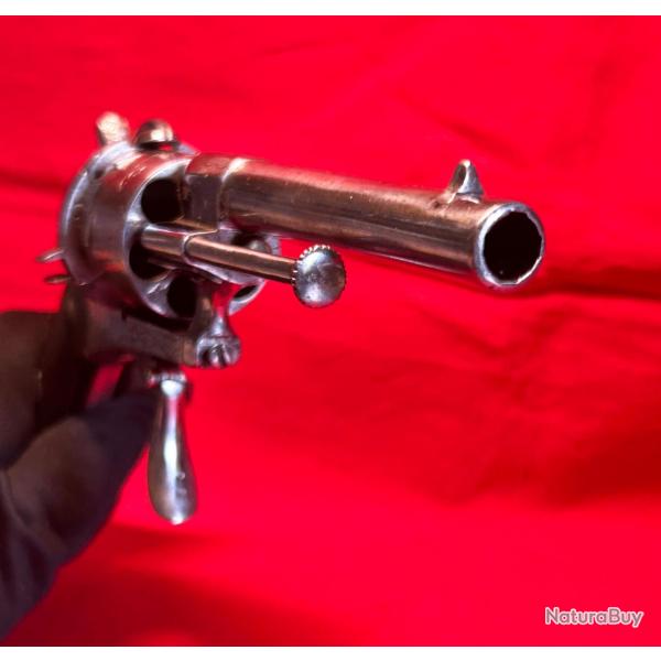 Magnifique rvolver  en 9 mm - neuf .