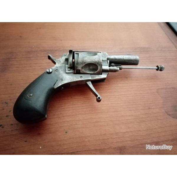 Trs beau bull dog en calibre 320 vendu avec ses munitions d'origine