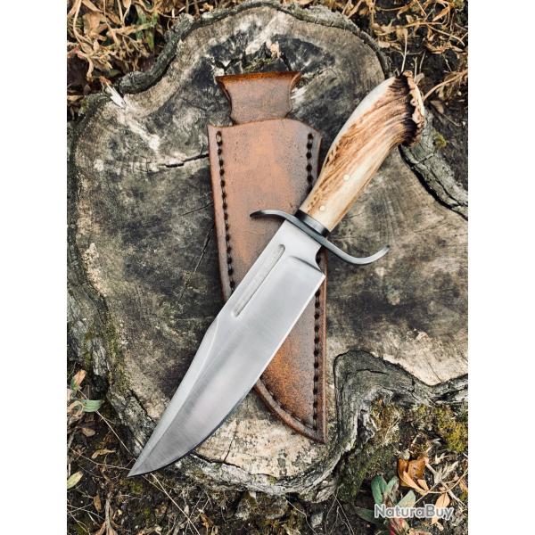 couteau bowie d'artisan / bois de cerf / acier carbone D2