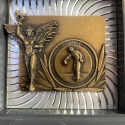 Ancienne médaille  en métal " doré" Allégorie féminine ailée " Trophée Pétanque »