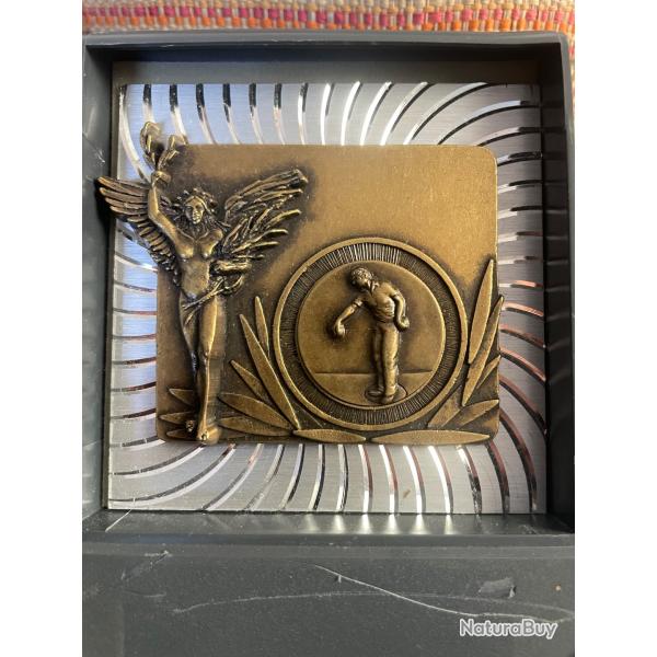 Ancienne mdaille  en mtal " dor" Allgorie fminine aile " Trophe Ptanque
