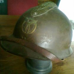 CASQUE français de la 2 ème guerre mondiale dans son jus insigne de la milice