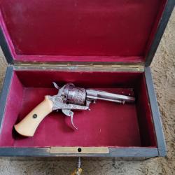 Petit revolver de poche le faucheux 7mm