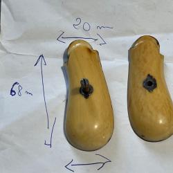 Plaquettes pour petit revolver en ivoire