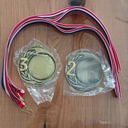 LOT 2 MEDAILLES + CORDONS SANS INSERTS