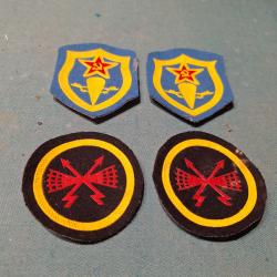 Lot de 4 insignes soviétiques années 80